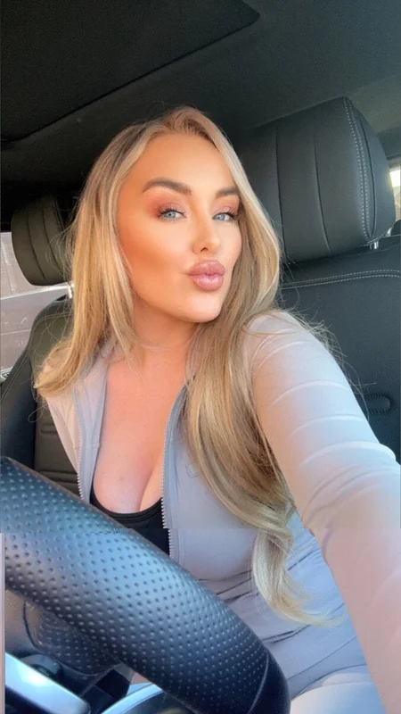 lexiraex OnlyFans Profile lexiraex OnlyFans flirty British girl-next-door