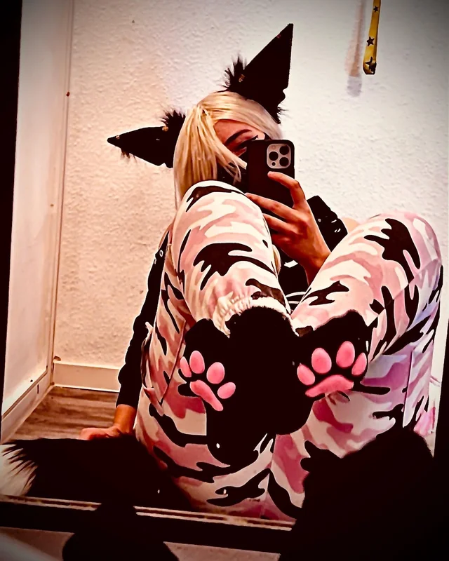 LeylaFox OnlyFans Creator LeylaFox OnlyFans playful pet-play content