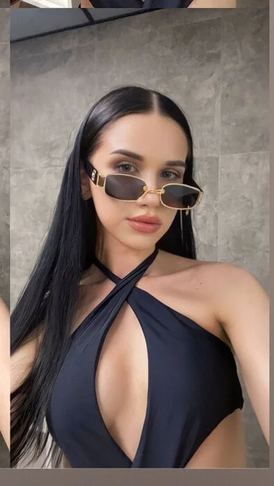 Li Vandes OnlyFans Profile Li Vandes OnlyFans profile with romantic vibes