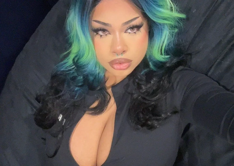 Lia OnlyFans profile
