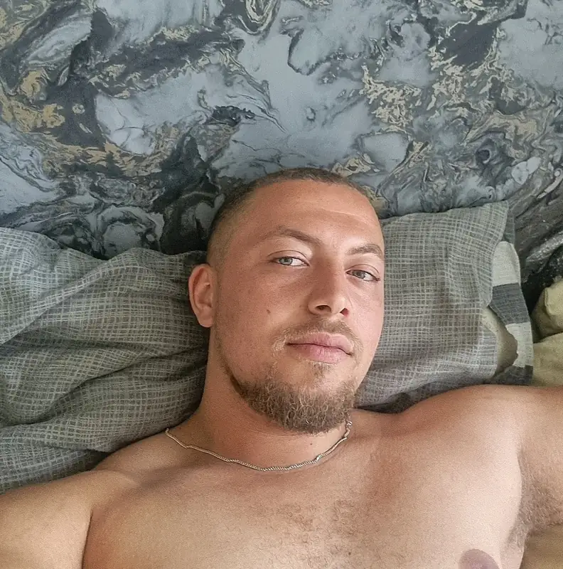 LightSKin-gLad OnlyFans Profile LightSKin-gLad OnlyFans Geeky Lad from London