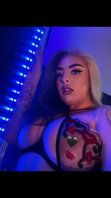 Lilly Knoxx OnlyFans profile