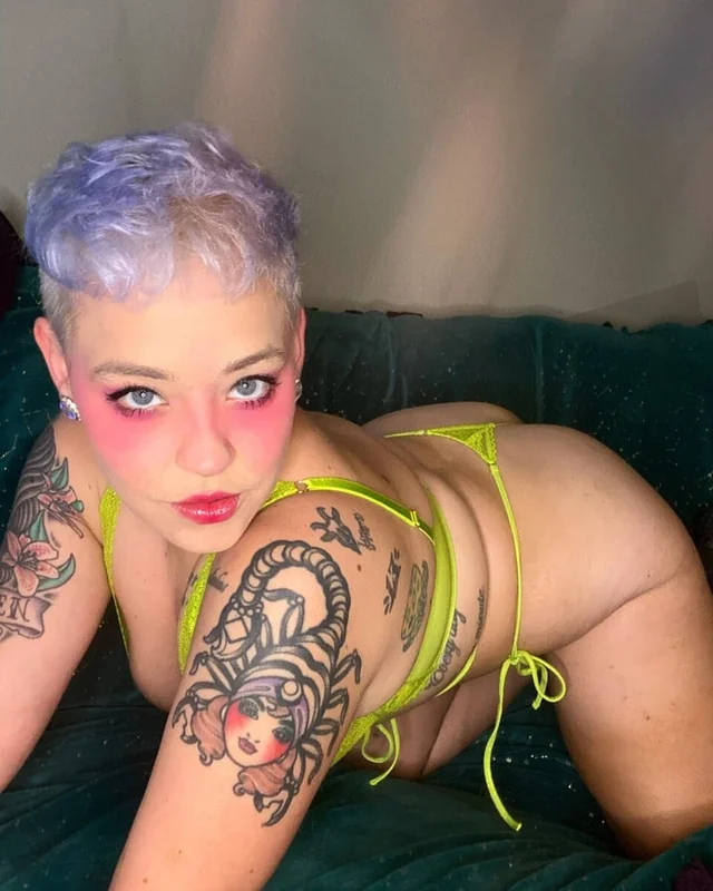 Lilyliqueur OnlyFans Creator Lilyliqueur OnlyFans Curvy Tattooed Creator