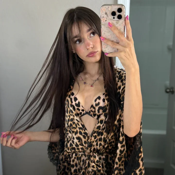kittykat 🐱 OnlyFans Slim brunette creator