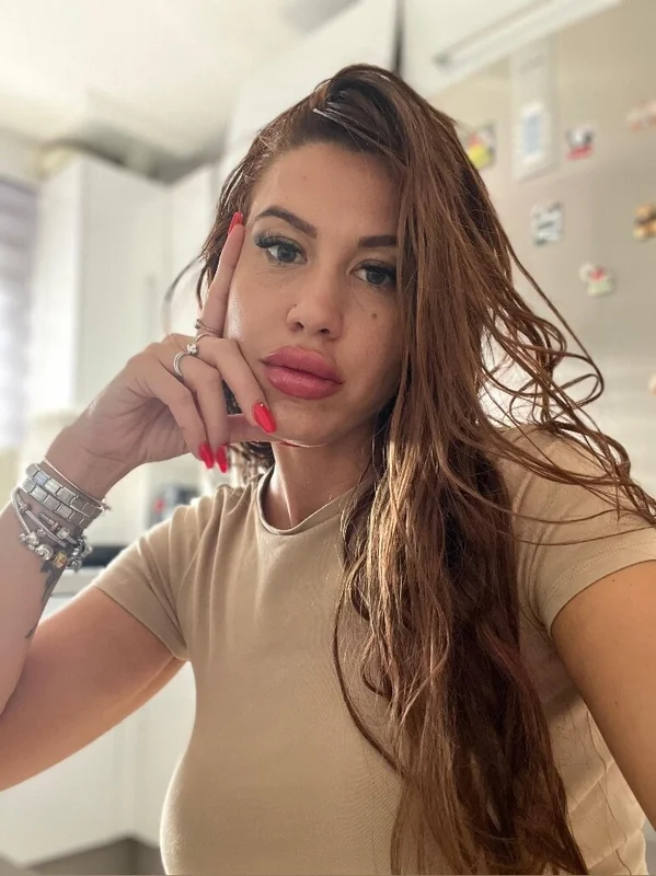 Rosa OnlyFans Profile Rosa OnlyFans gym girl and custom video creator