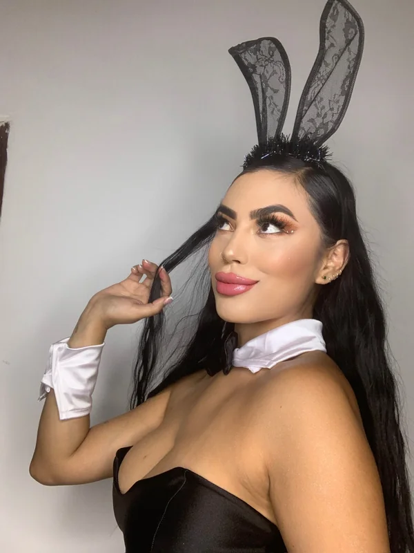 Lizzy OnlyFans creator profile Lizzy OnlyFans creator exploring her fun side