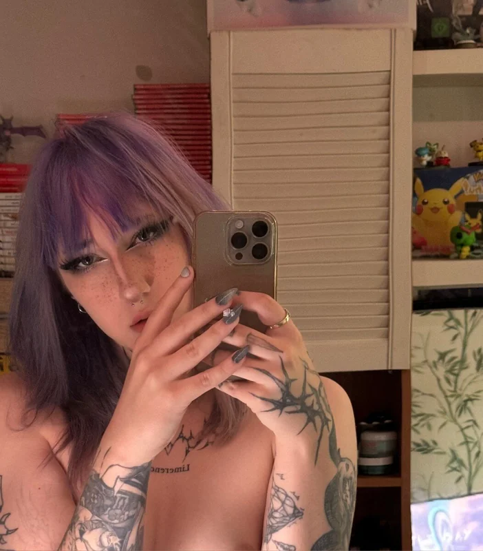 Locorory OnlyFans e-girl with juicy ass