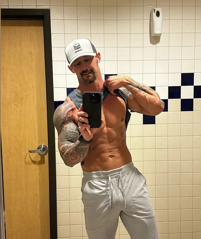 Logan Chase OnlyFans profile