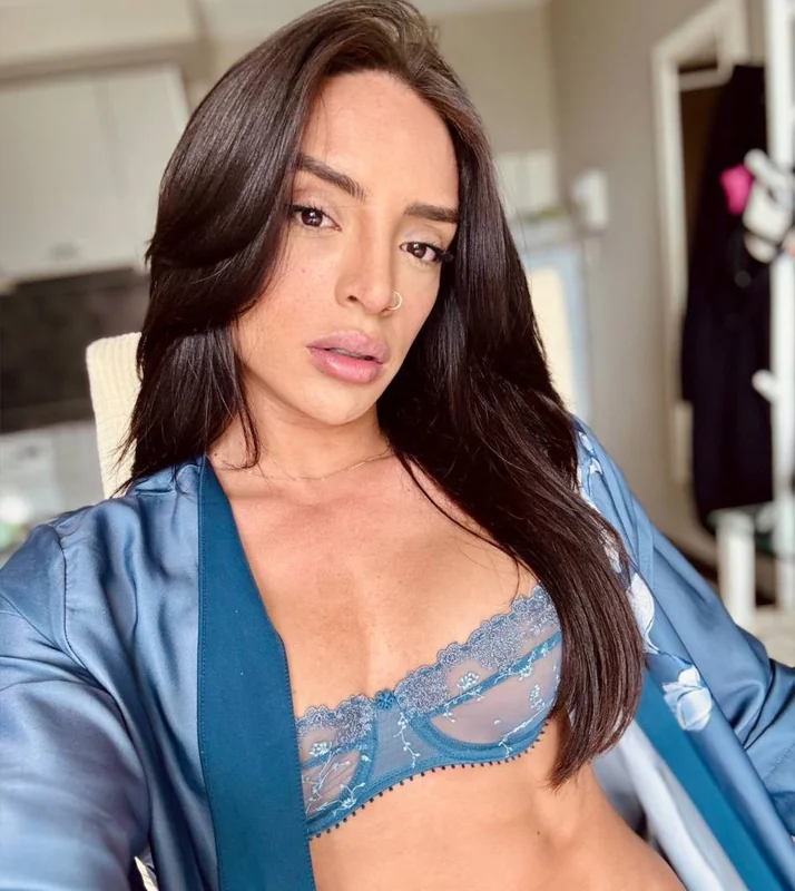 Lola Ray OnlyFans trans muscle Mommy