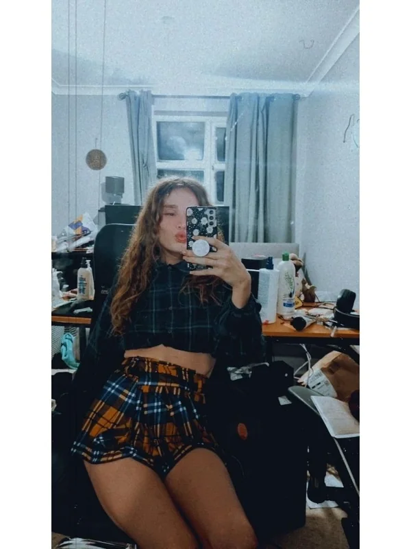 Lou OnlyFans creator with exclusive content