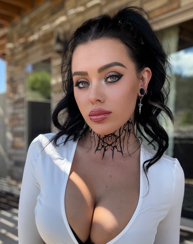 Lou Lou Belle - OnlyFans Creator Profile Picture