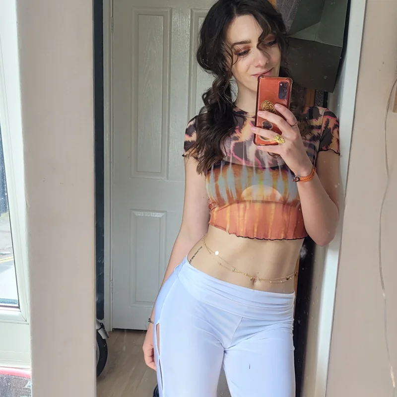 LouLou OnlyFans creator sharing art and wellbeing content.