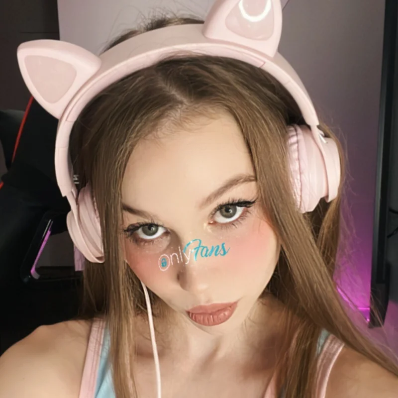 Molly Lovnse OnlyFans TikTok girl