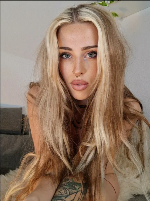 Luisa on OnlyFans with a captivating photo collection