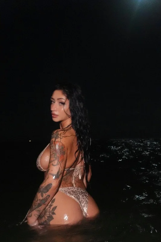 lunababyy69 OnlyFans creator with exclusive content