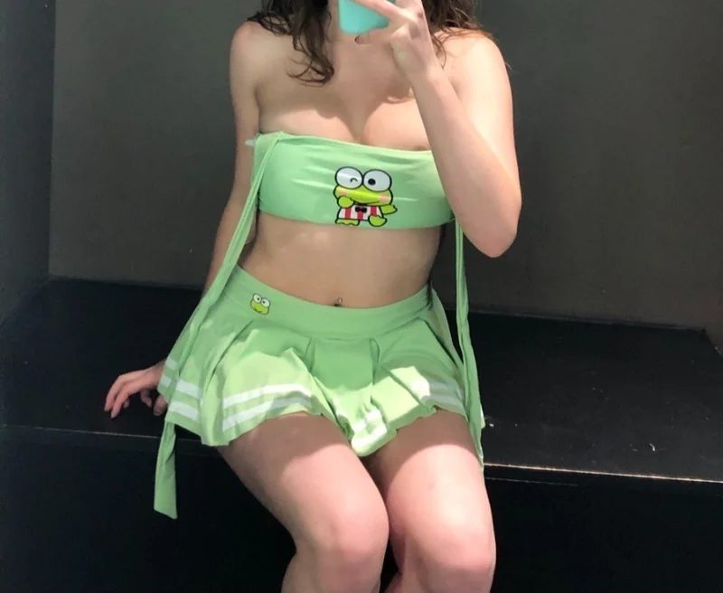 Luna Lava Lamp OnlyFans college girl and gamer