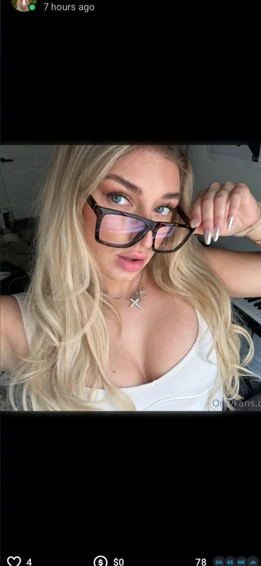 luna OnlyFans flirty girl next door