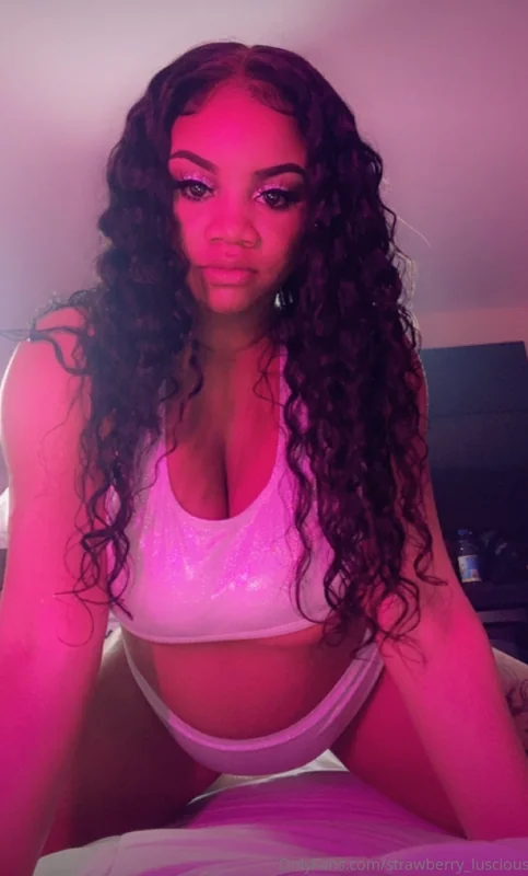 Luscious_ strawberry OnlyFans creator profile picture