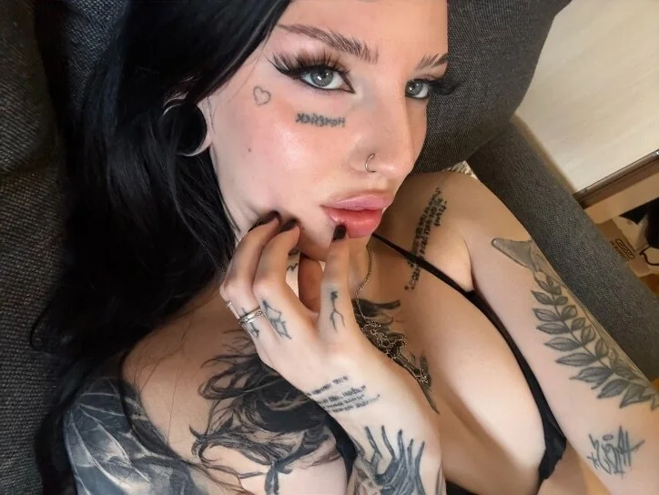 Lust Dragon OnlyFans teasing content creator