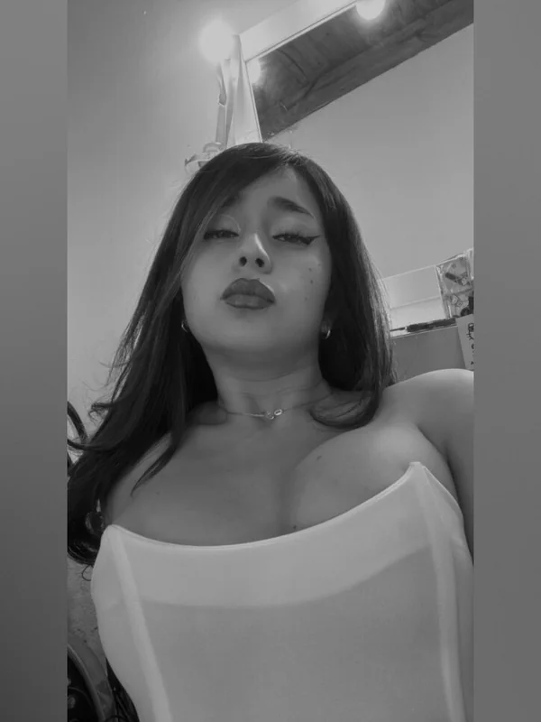 Juliett 🩷 OnlyFans creator with custom content