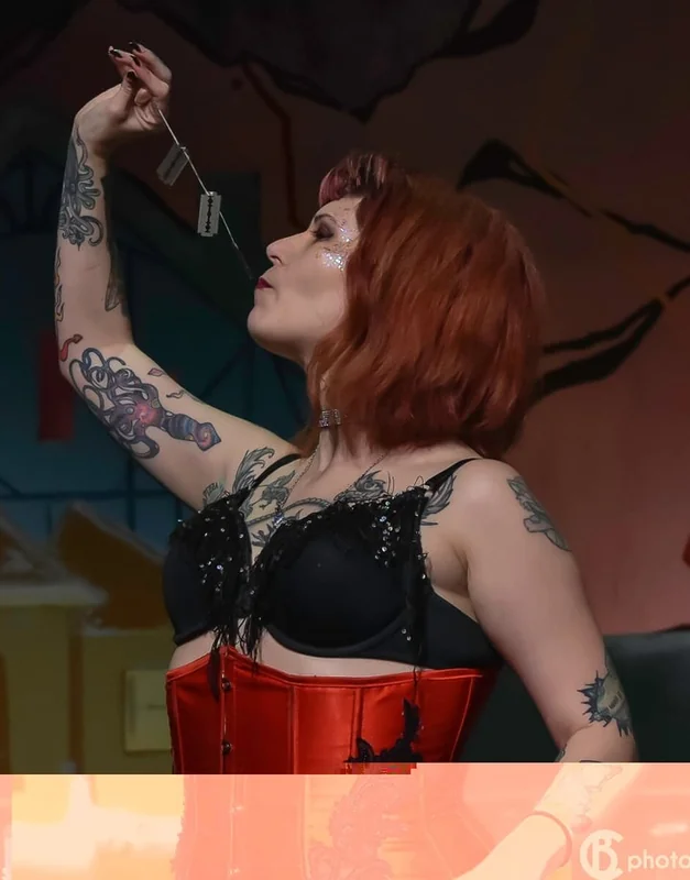 Lydiatreats OnlyFans burlesque performer