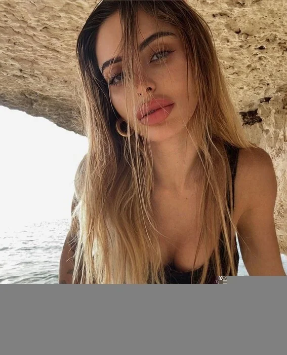 LYXBABY OnlyFans creator with exclusive content