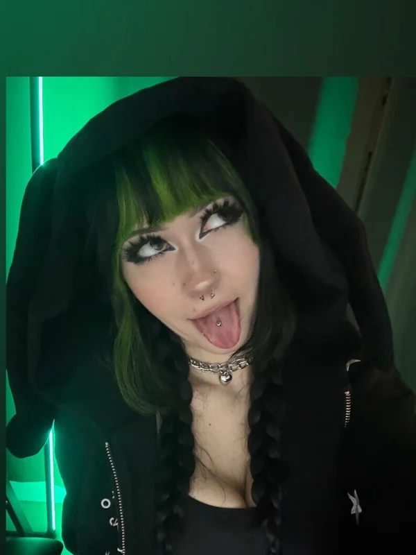 Milky OnlyFans Profile Milky OnlyFans goth e-girl creator