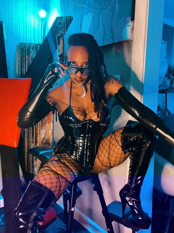Madamcarmen2 OnlyFans profile