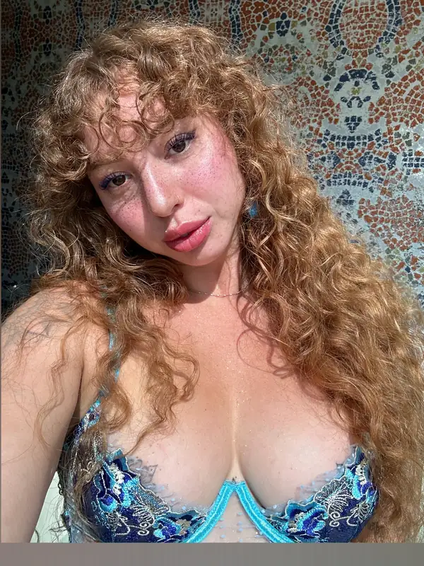 Mae 💛 OnlyFans red-haired creator