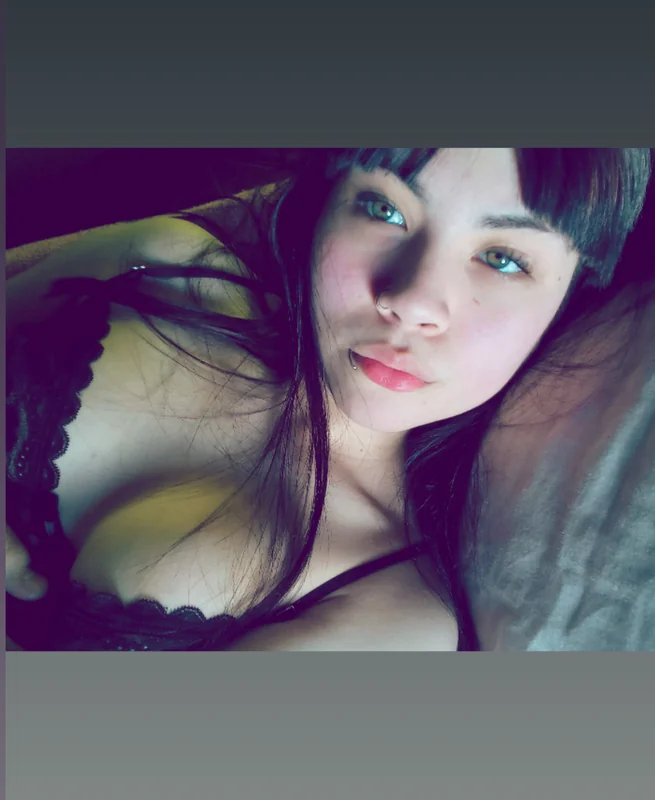 magui OnlyFans hot and curvy