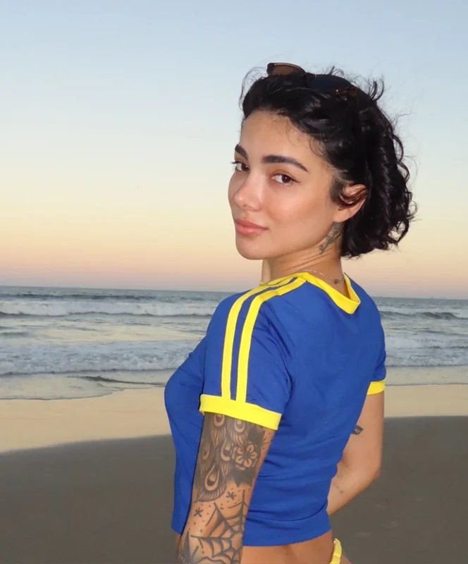 Mally OnlyFans tattooed brunette creator
