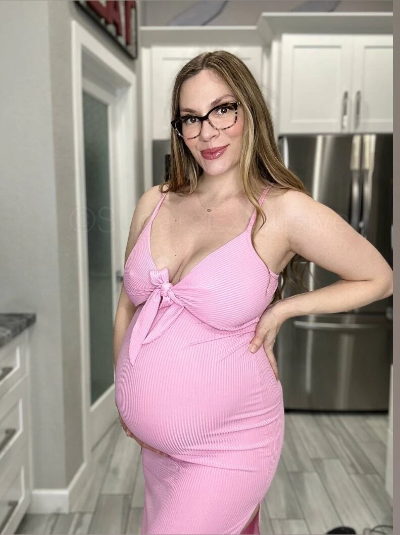 𝑃𝑟𝑒𝑔𝑛𝑎𝑛𝑡 Step-Mommy Mia 🍼 OnlyFans profile