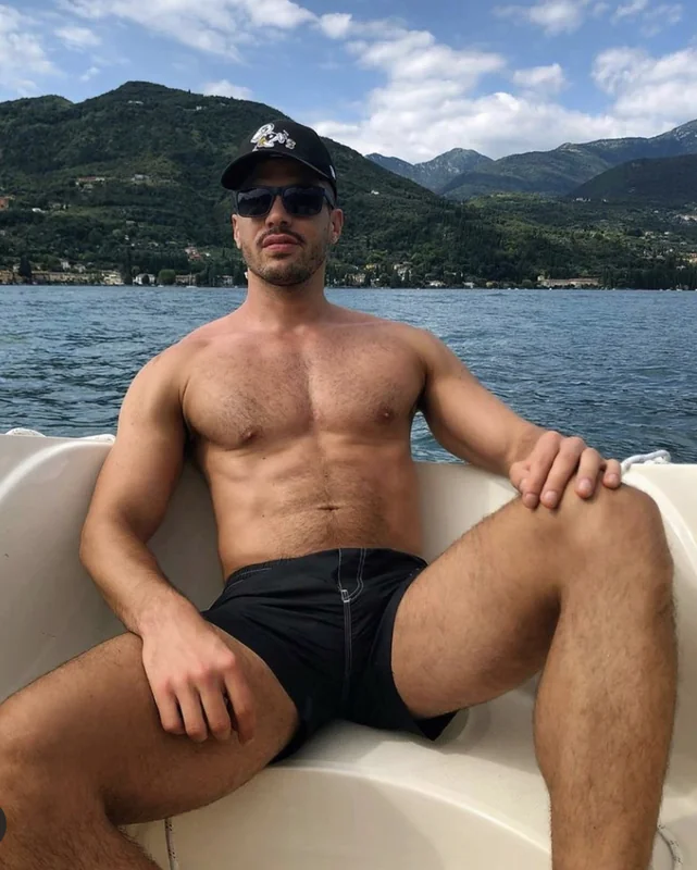 Manlobxxl OnlyFans creator showcasing exclusive photos
