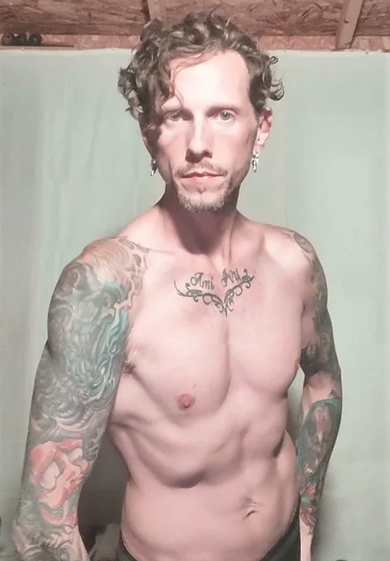 Mantislew OnlyFans singer and songwriter