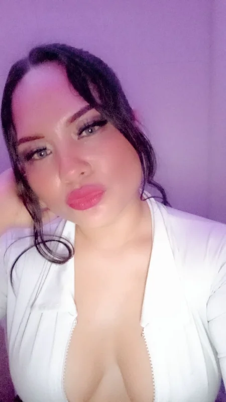 Salma on OnlyFans Salma OnlyFans creator with natural content