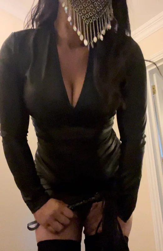 MaskedMistress OnlyFans profile picture MaskedMistress OnlyFans demanding MILF