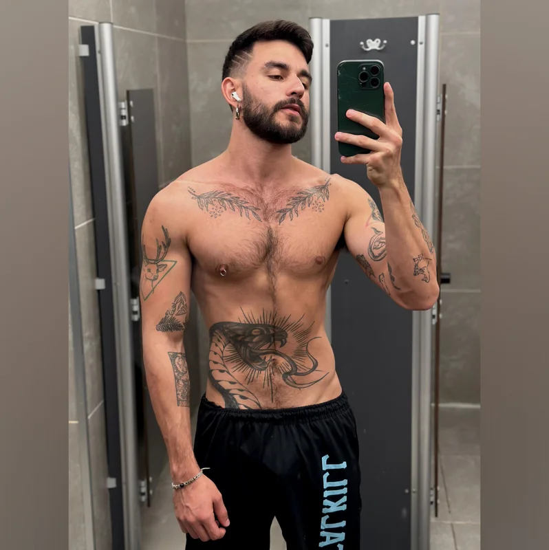 Ikarus OnlyFans creator with exclusive adult content