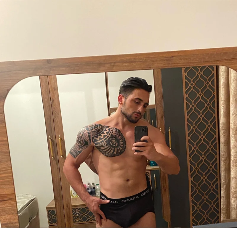 Eymenxxx OnlyFans creator with impressive size