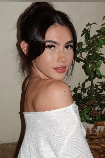 mayaxxhill OnlyFans creator with engaging content