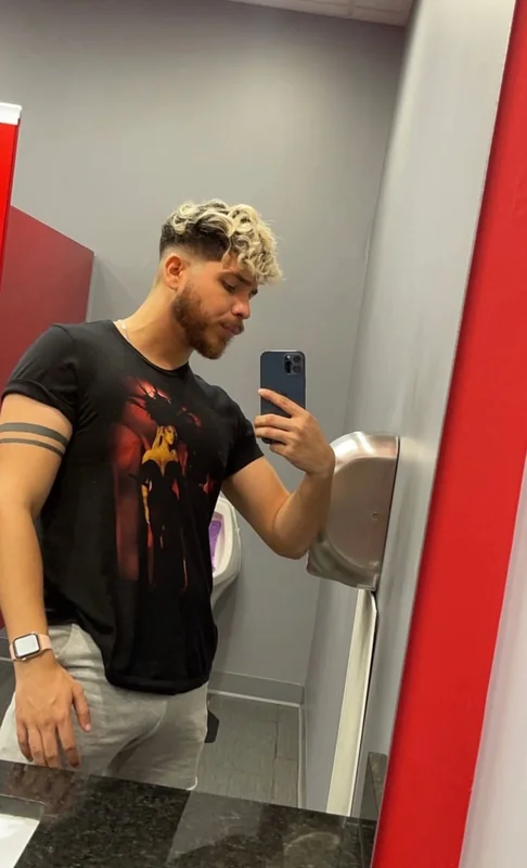 Melessio OnlyFans Male Creator