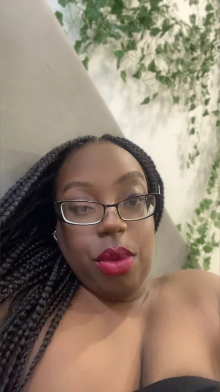 Mercedess_XXX OnlyFans captivating profile