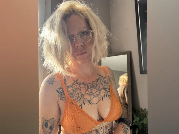 Merilan OnlyFans Creator with Manga Interests