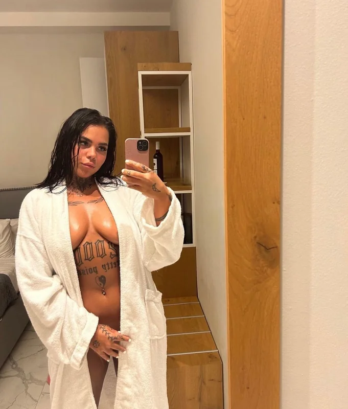 Miamaria3 OnlyFans tattooed brunette creator