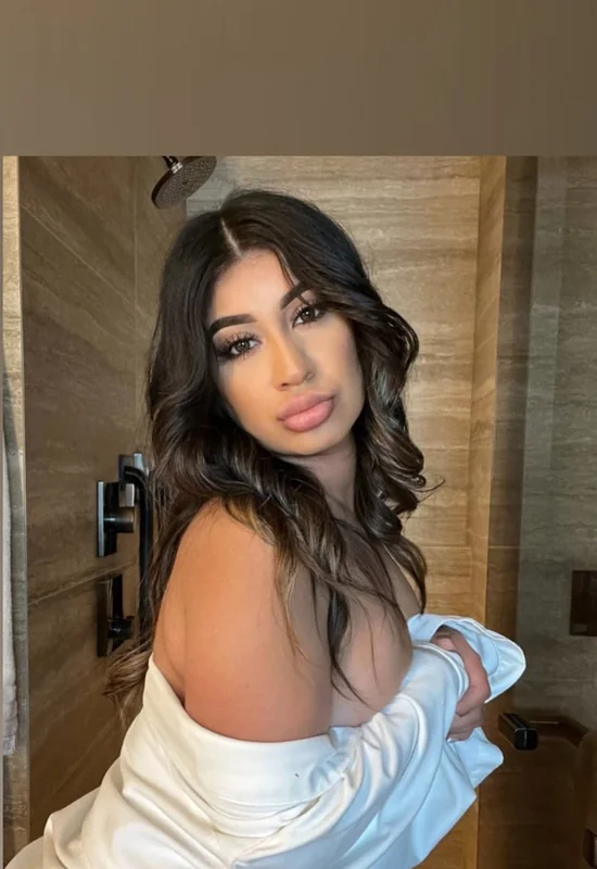 Milamilkshake OnlyFans Profile Image Milamilkshake OnlyFans glam brunette creator