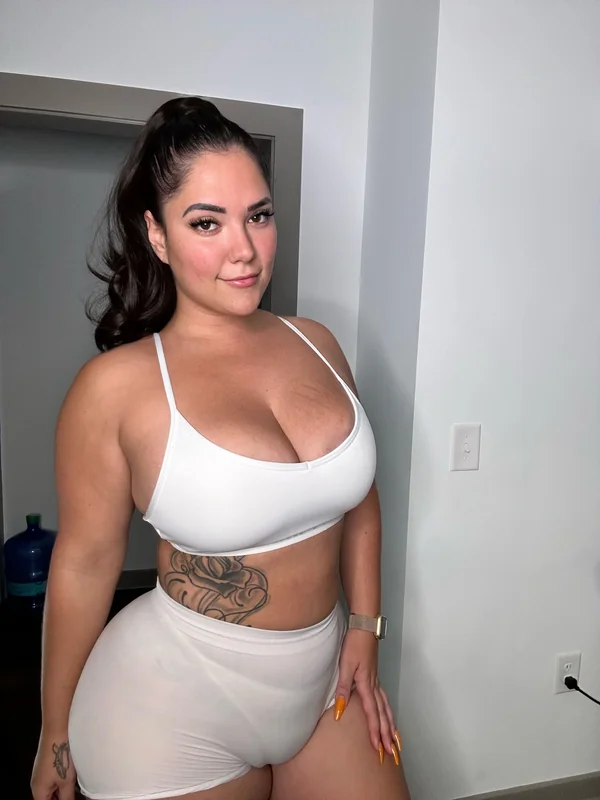 Mila Valentina OnlyFans creator with exclusive content