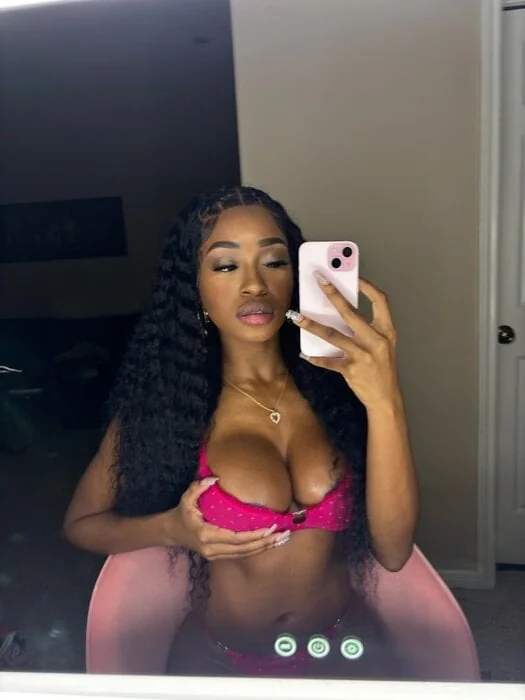 kinny legend OnlyFans super freaky girl
