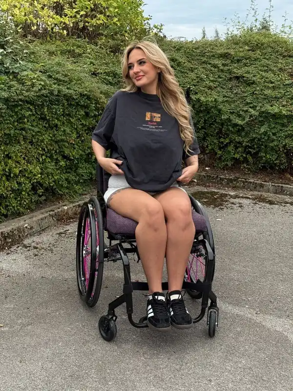 MimiMidnight OnlyFans Creator MimiMidnight OnlyFans creator wheelchair user
