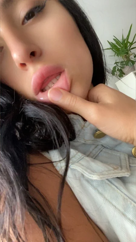 Mishel Gomez OnlyFans brunette model