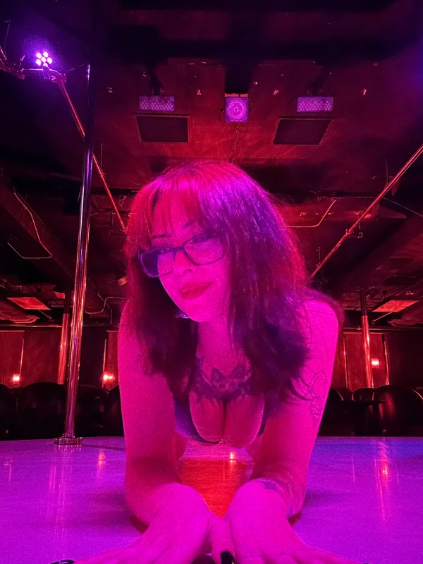 Violet OnlyFans goth beauty