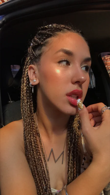 Molly42.0 - OnlyFans Creator Profile Picture